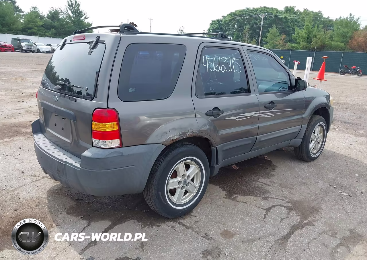 2005 Ford Escape Xls VIN:1FMYU02Z65KA47897 - 4