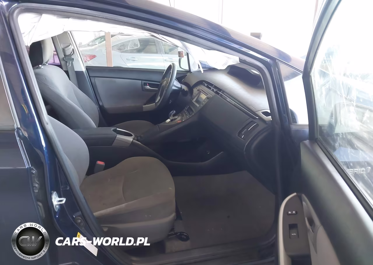 2015 Toyota Prius Two VIN:JTDKN3DU0F0478324 - 5