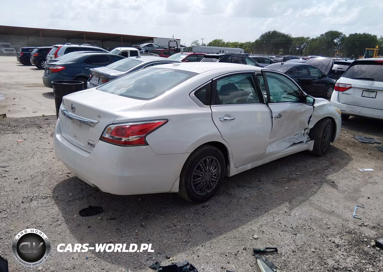 2015 Nissan Altima 2.5 S VIN:1N4AL3APXFN308982 - 4