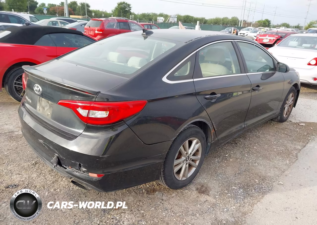 2015 Hyundai Sonata Se VIN:5NPE24AF7FH123123 - 4