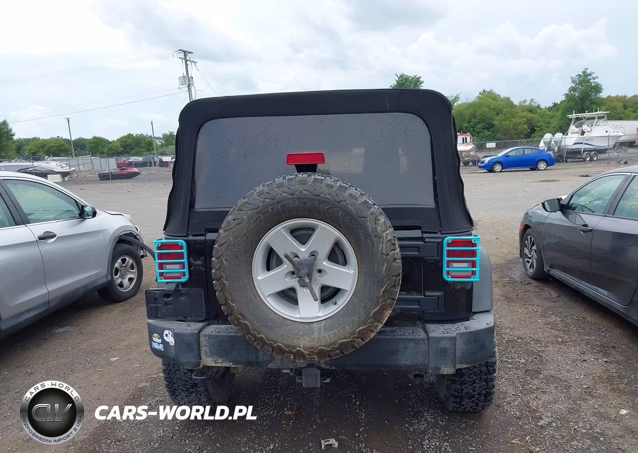 2015 Jeep Wrangler Unlimited Sport VIN:1C4HJWDG0FL688423 - 16