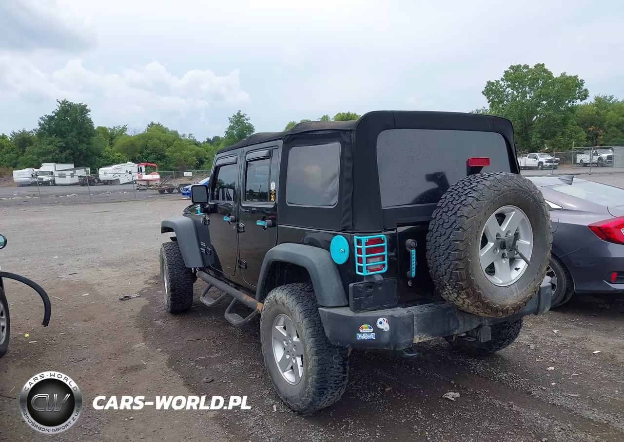 2015 Jeep Wrangler Unlimited Sport VIN:1C4HJWDG0FL688423 - 3