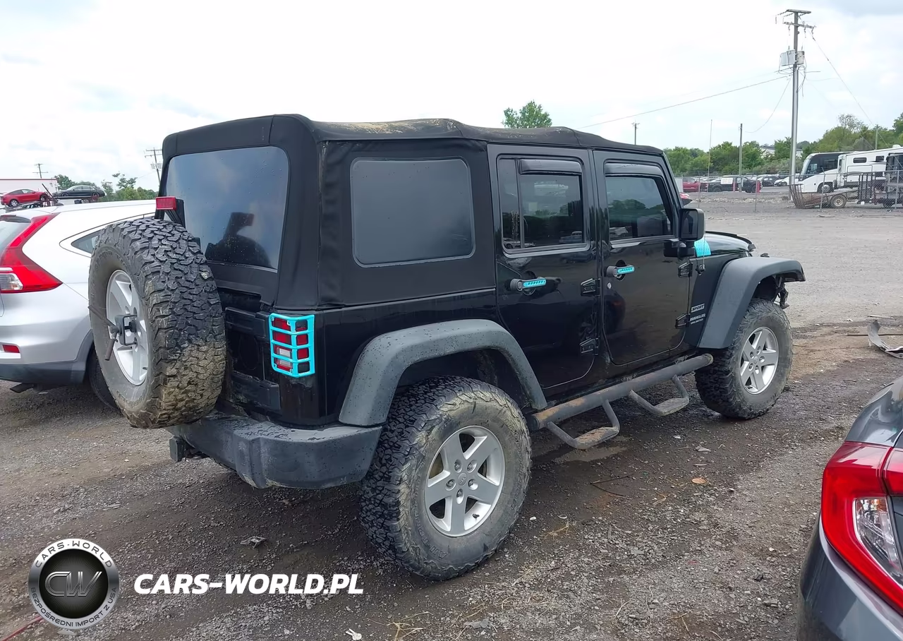 2015 Jeep Wrangler Unlimited Sport VIN:1C4HJWDG0FL688423 - 4