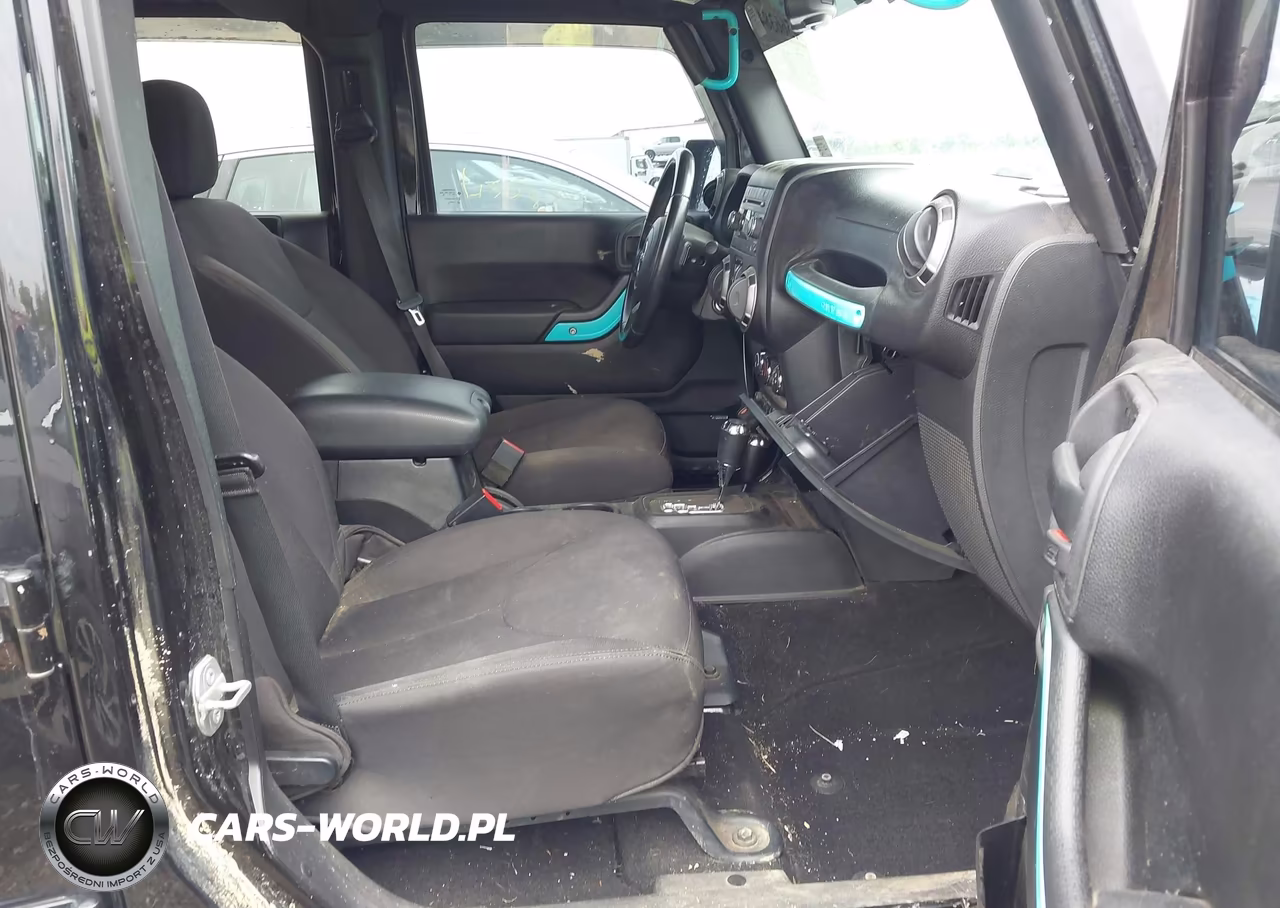 2015 Jeep Wrangler Unlimited Sport VIN:1C4HJWDG0FL688423 - 5