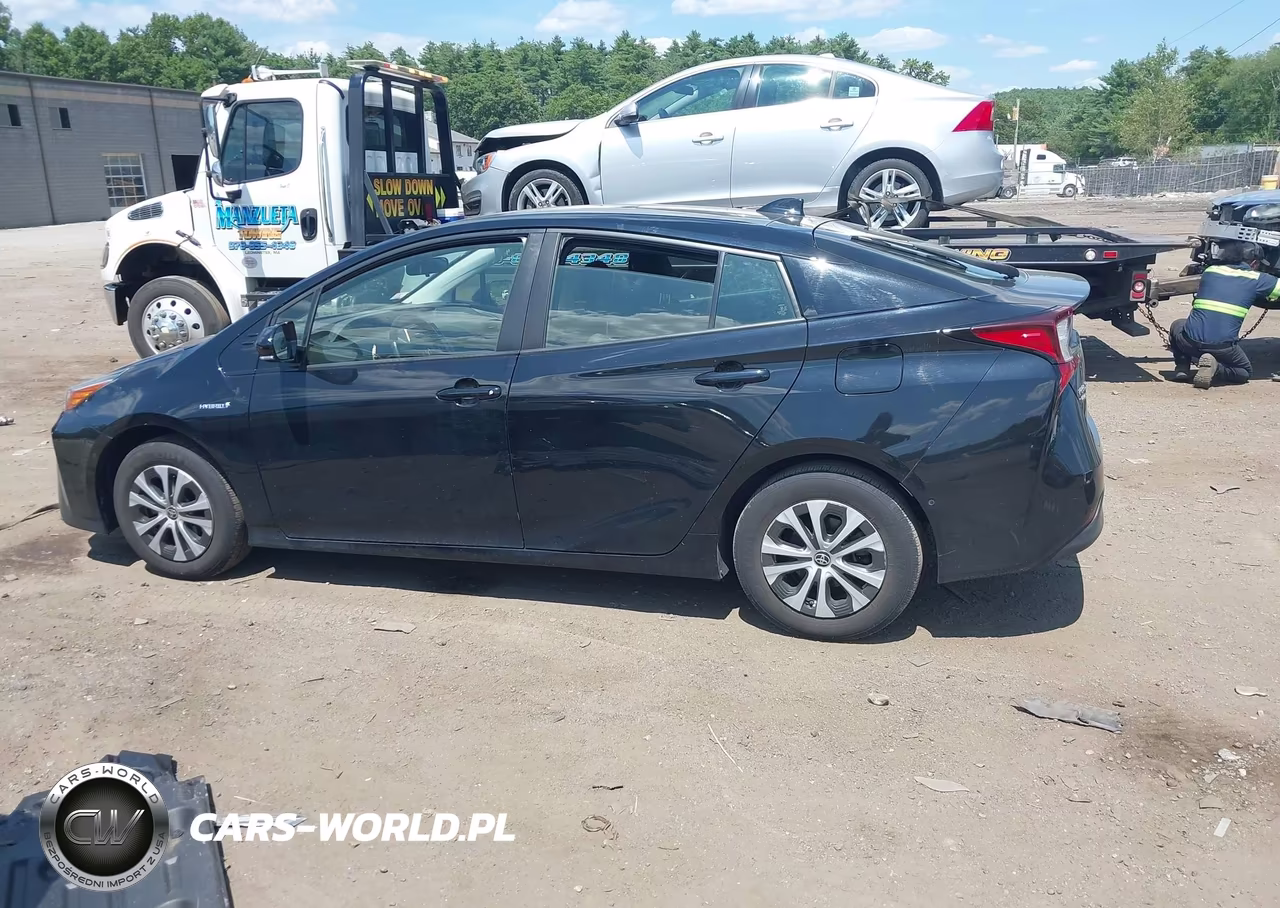 2020 Toyota Prius Le Awd-E VIN:JTDL9RFU0L3013884 - 14