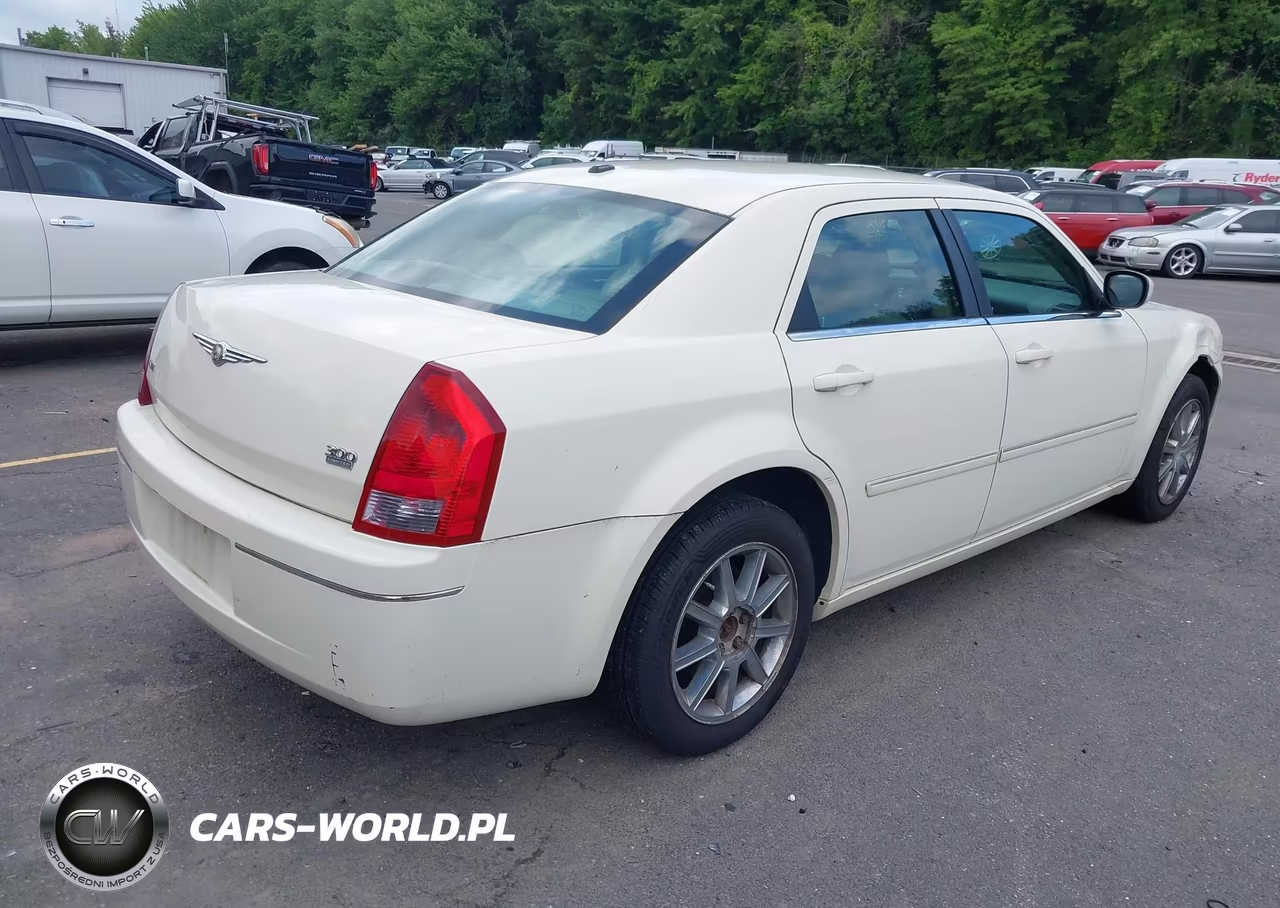 2007 Chrysler 300 Touring VIN:2C3LK53G57H821943 - 4
