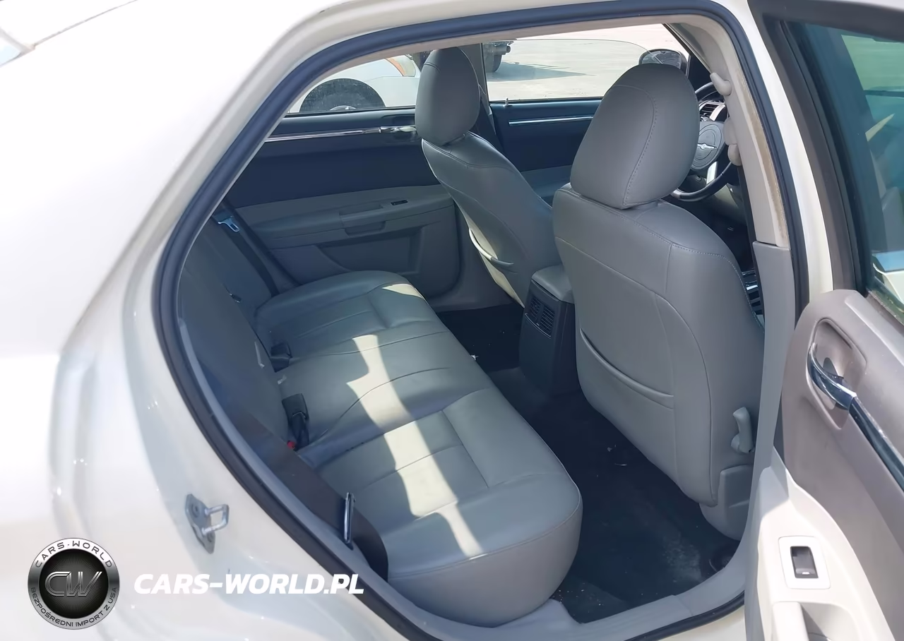 2007 Chrysler 300 Touring VIN:2C3LK53G57H821943 - 8