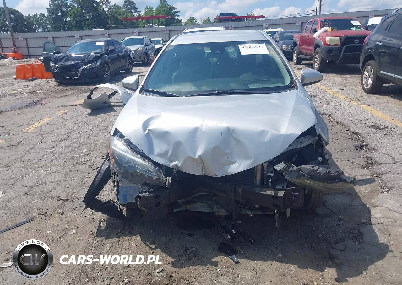 2018 Toyota Corolla Le VIN:2T1BURHE8JC009523 - 12