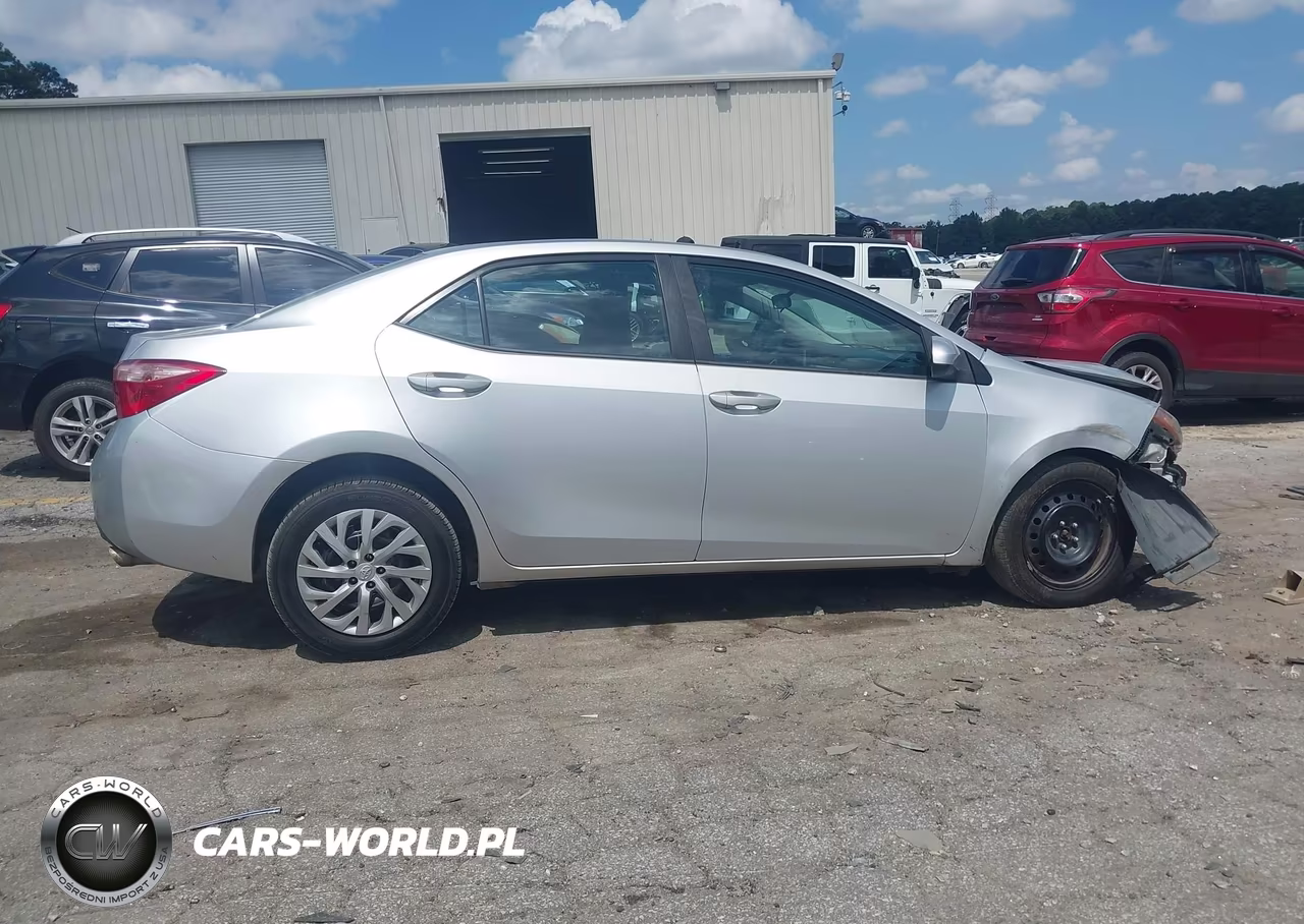 2018 Toyota Corolla Le VIN:2T1BURHE8JC009523 - 13