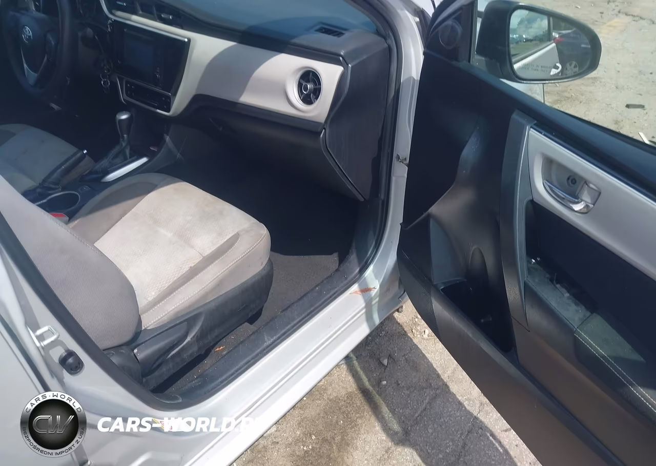 2018 Toyota Corolla Le VIN:2T1BURHE8JC009523 - 5