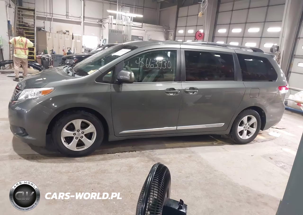 2013 Toyota Sienna Le V6 8 Passenger VIN:5TDKK3DC5DS325870 - 14