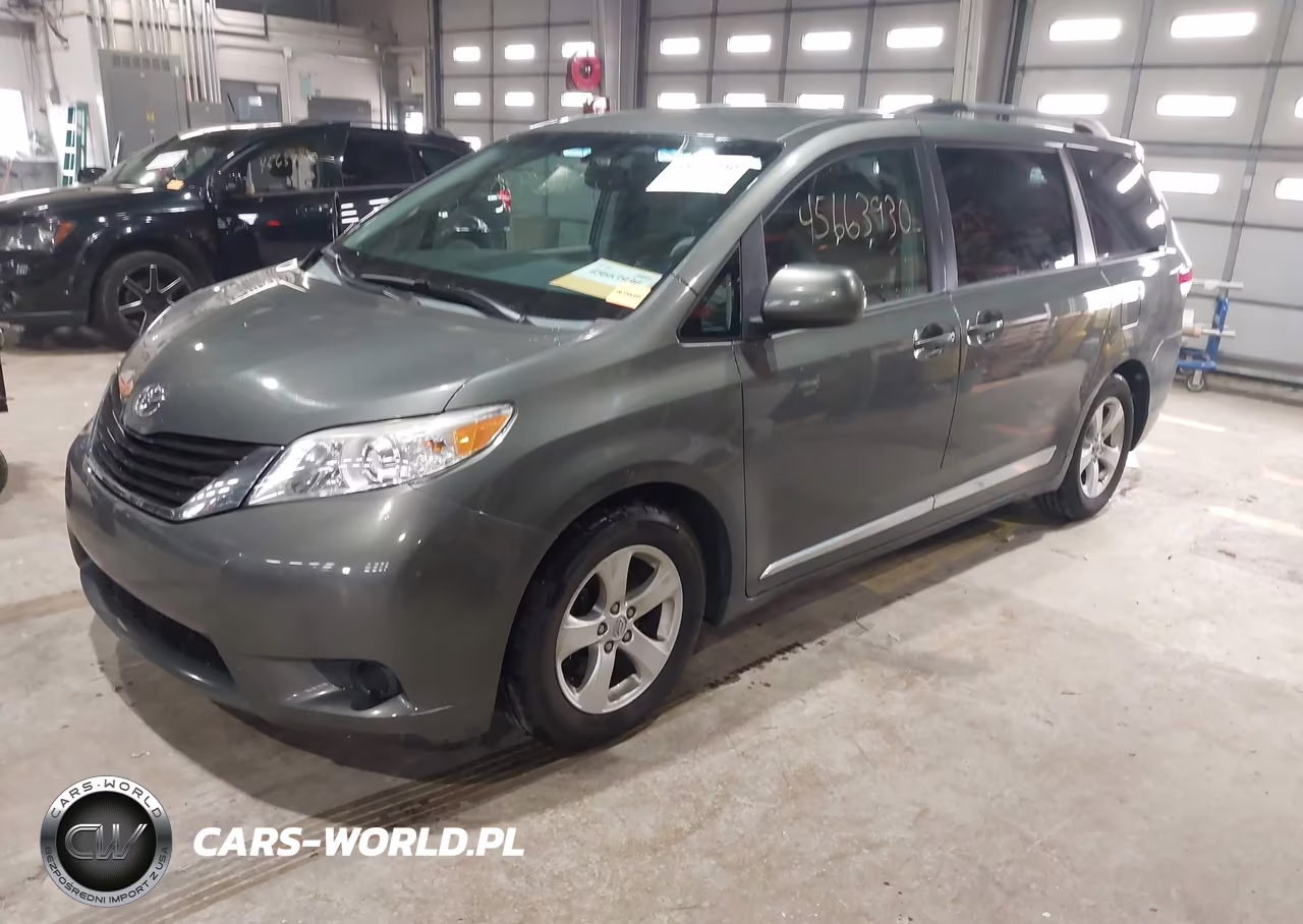 2013 Toyota Sienna Le V6 8 Passenger VIN:5TDKK3DC5DS325870 - 2