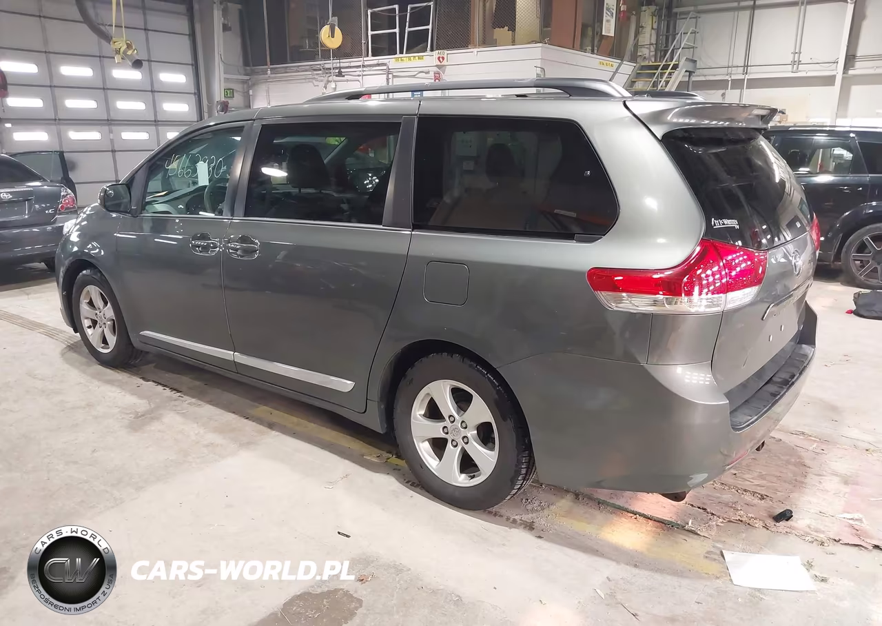 2013 Toyota Sienna Le V6 8 Passenger VIN:5TDKK3DC5DS325870 - 3
