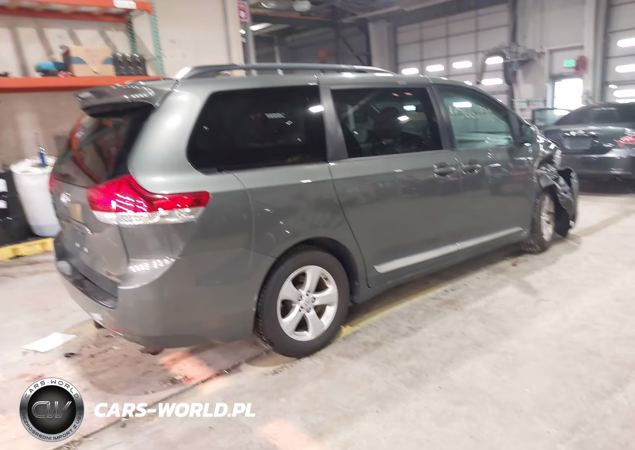 2013 Toyota Sienna Le V6 8 Passenger VIN:5TDKK3DC5DS325870 - 4