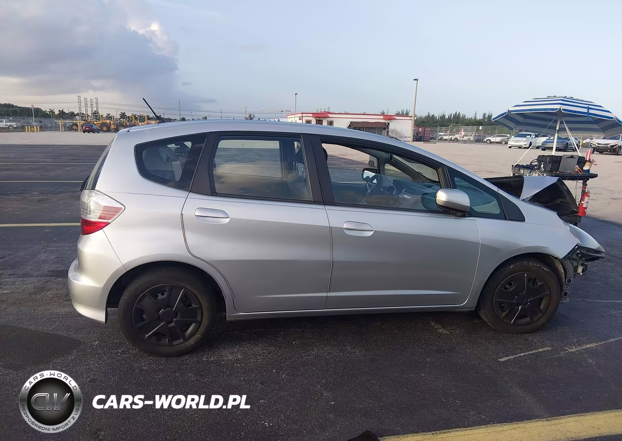 2013 Honda Fit VIN:JHMGE8H36DC057898 - 13