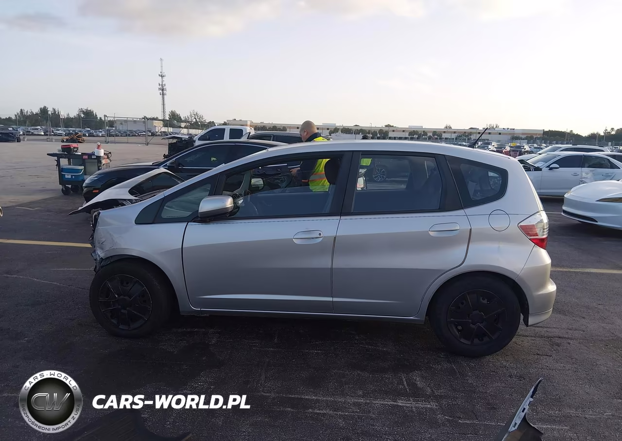 2013 Honda Fit VIN:JHMGE8H36DC057898 - 14