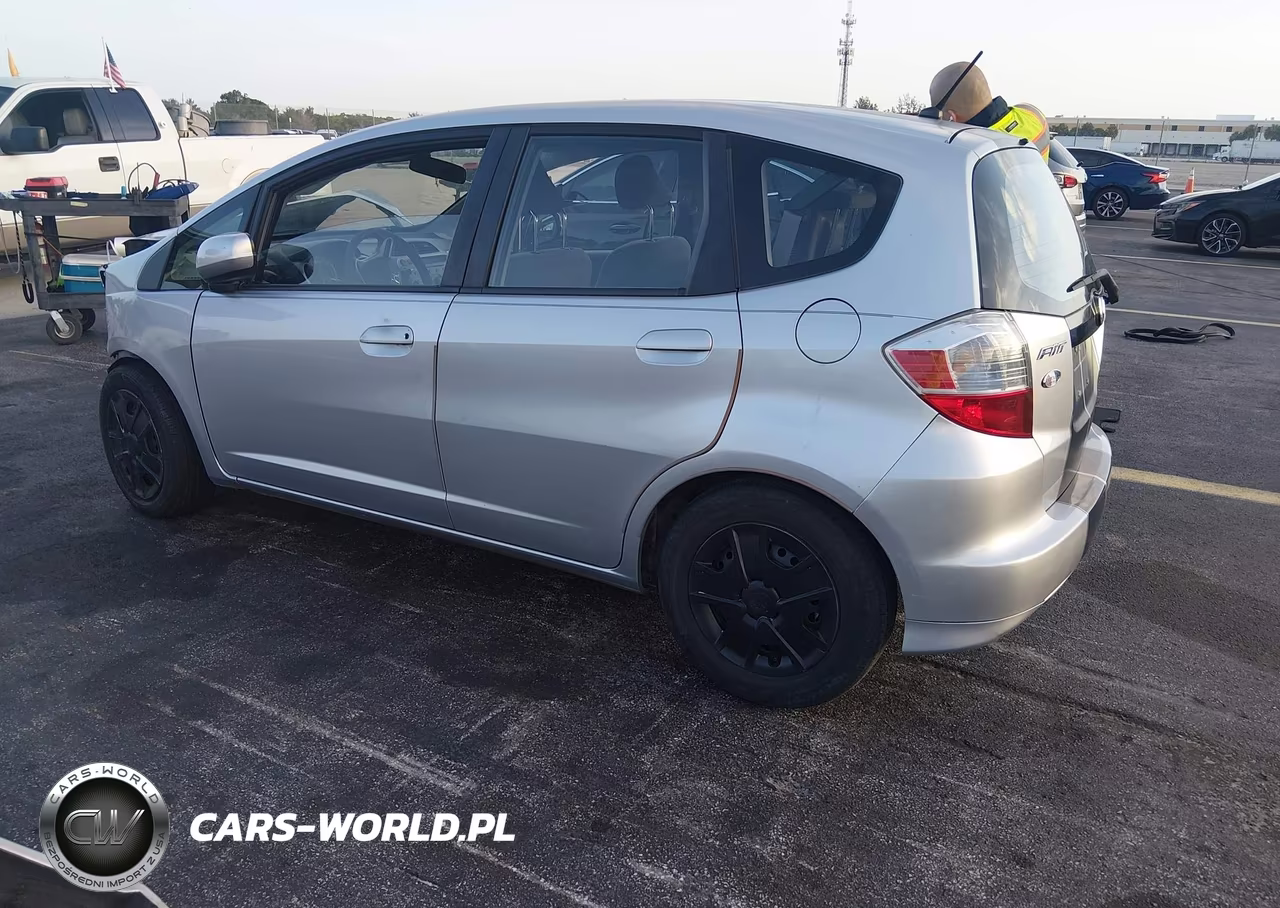 2013 Honda Fit VIN:JHMGE8H36DC057898 - 3