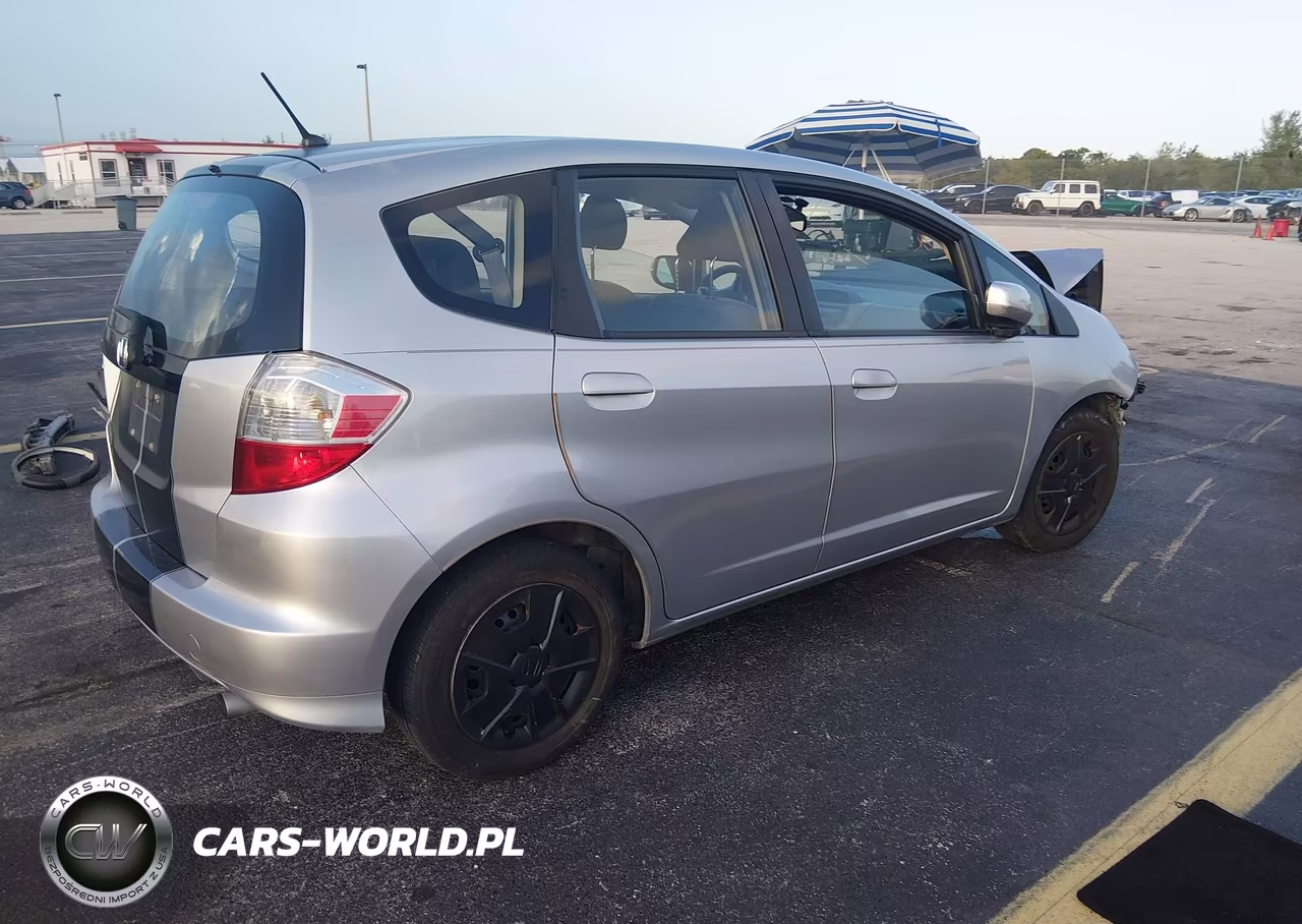 2013 Honda Fit VIN:JHMGE8H36DC057898 - 4
