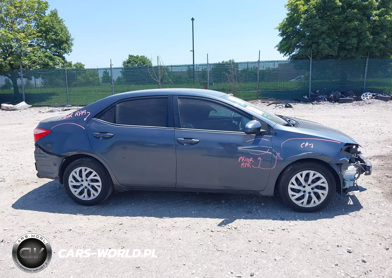 2018 Toyota Corolla Le VIN:2T1BURHE7JC971232 - 12