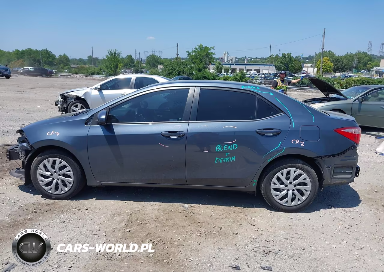 2018 Toyota Corolla Le VIN:2T1BURHE7JC971232 - 13