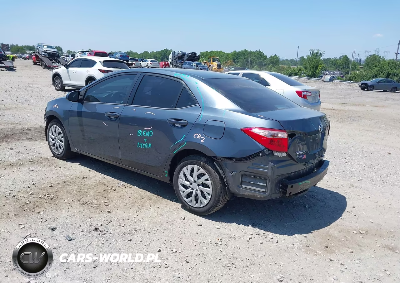 2018 Toyota Corolla Le VIN:2T1BURHE7JC971232 - 3