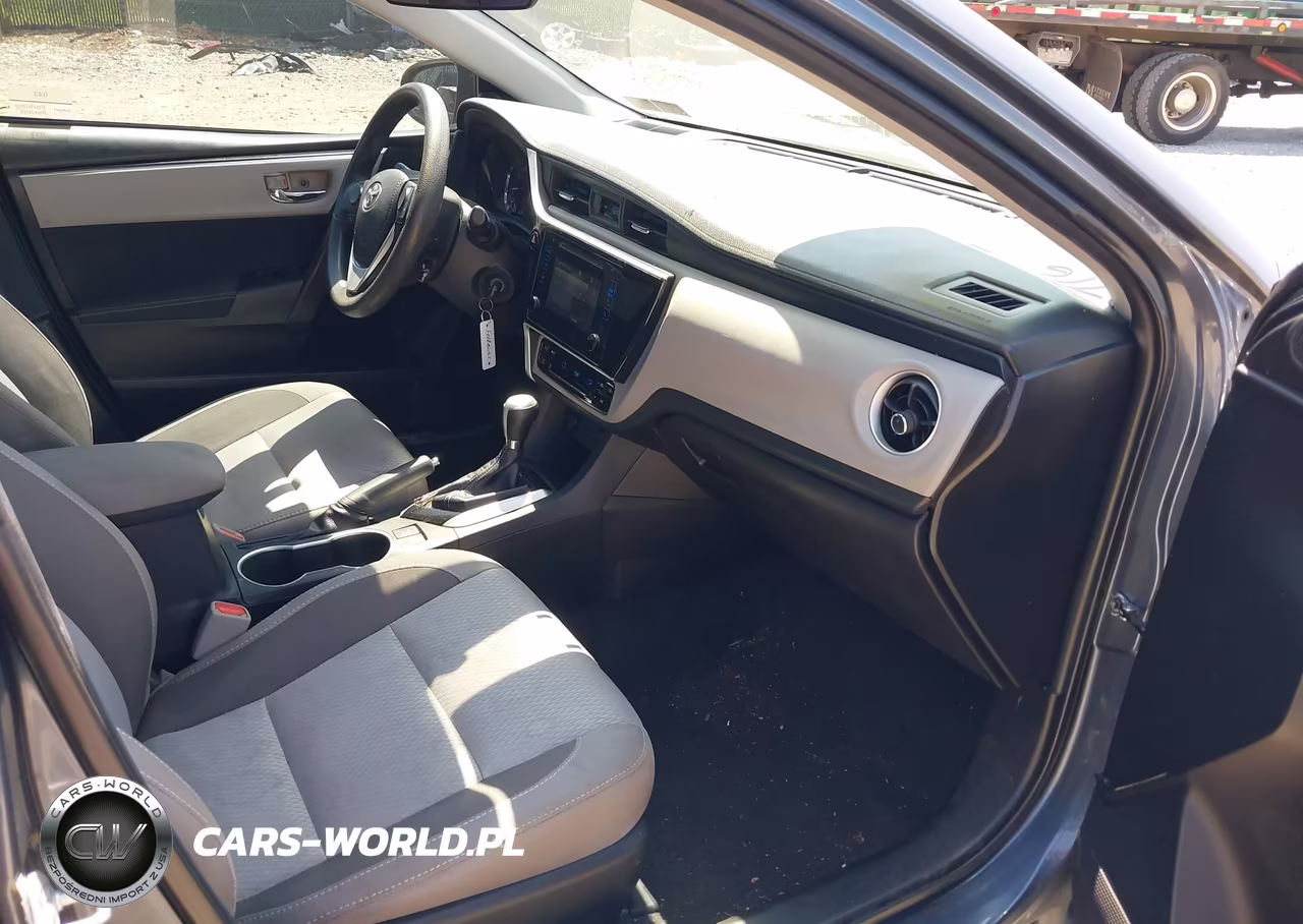 2018 Toyota Corolla Le VIN:2T1BURHE7JC971232 - 5