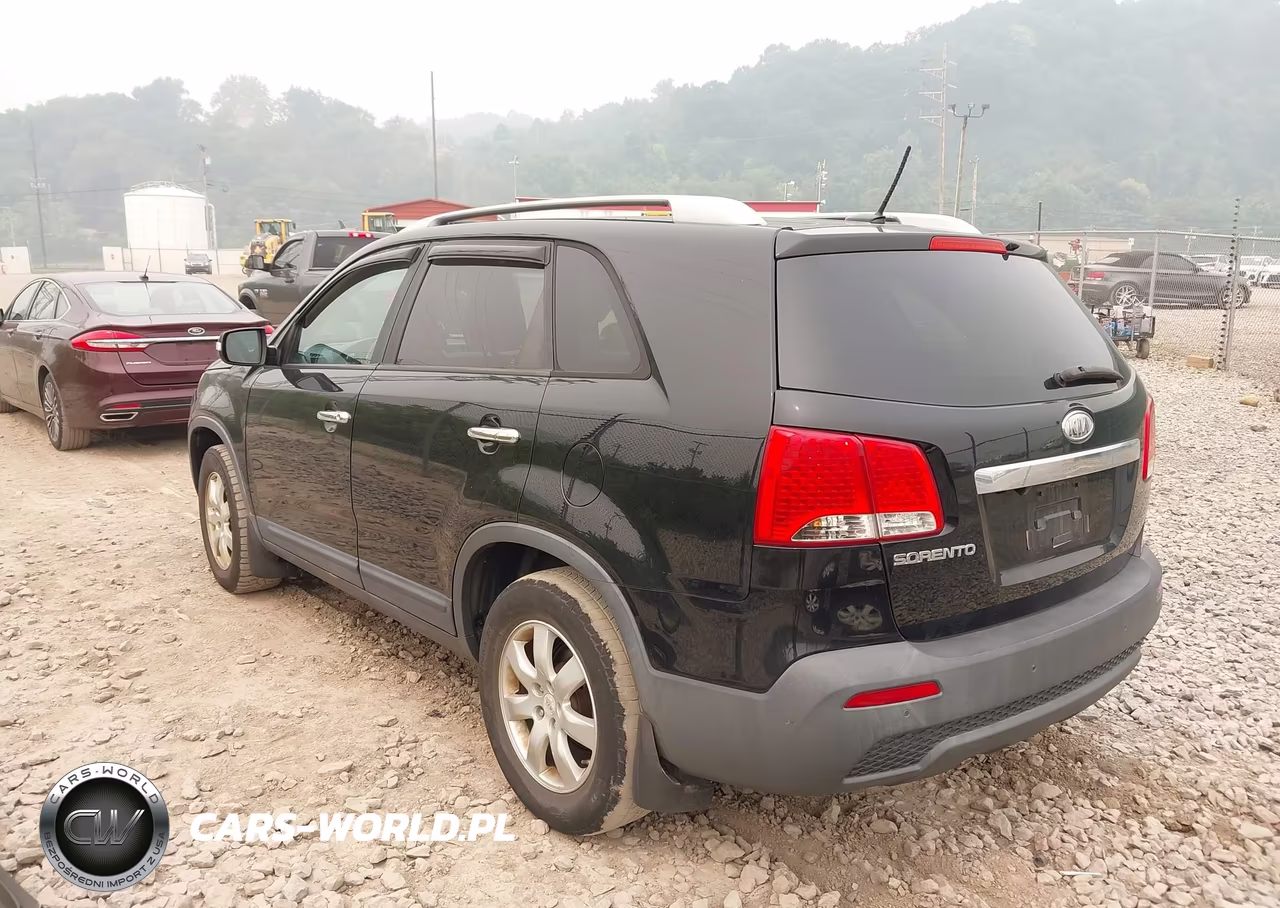 2011 Kia Sorento Lx VIN:5XYKT4A13BG071673 - 3