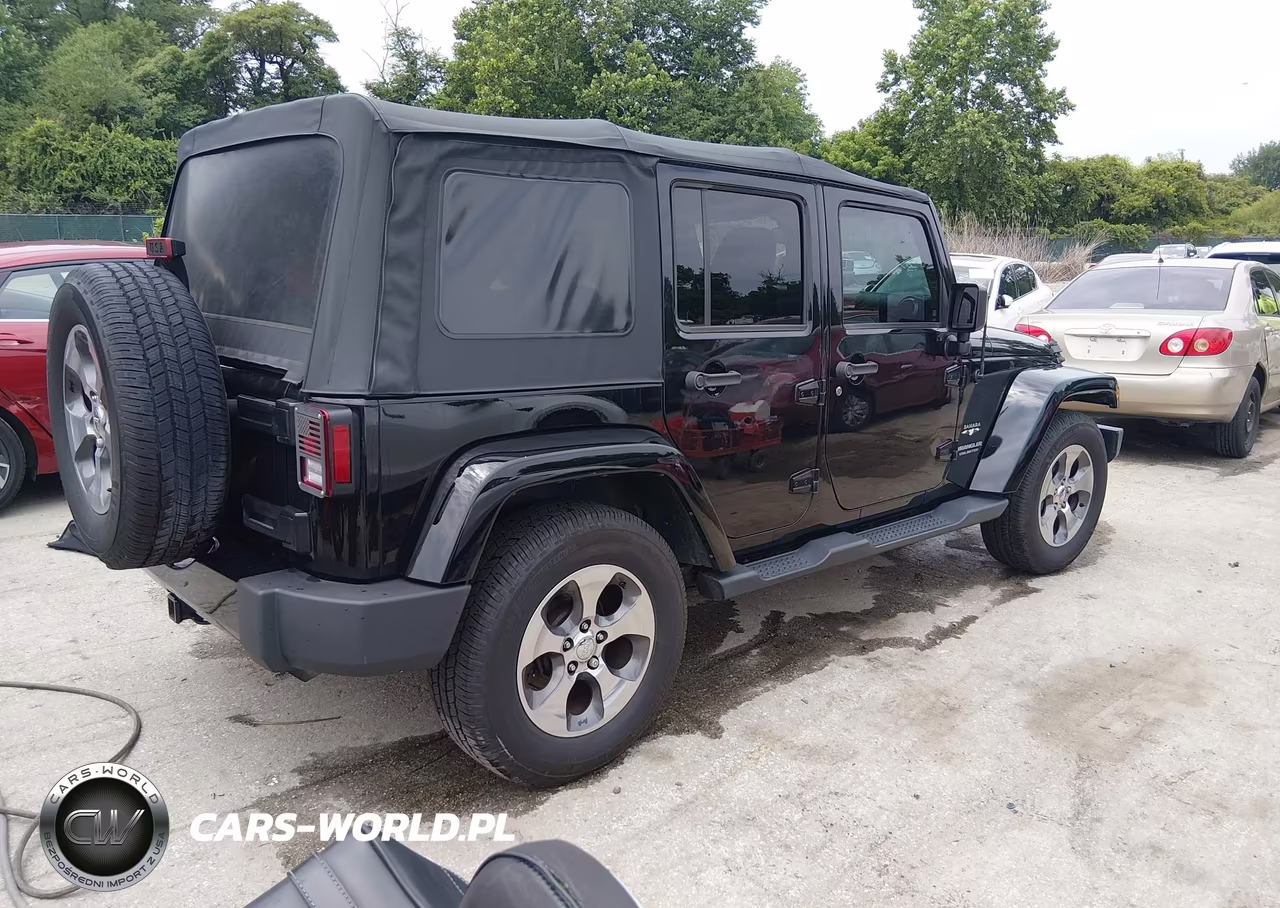 2017 Jeep Wrangler Unlimited Sahara VIN:1C4BJWEG4HL622352 - 4