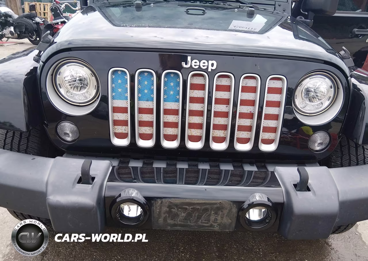 2017 Jeep Wrangler Unlimited Sahara VIN:1C4BJWEG4HL622352 - 6