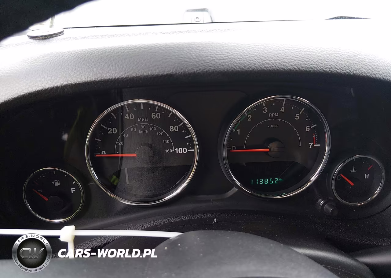 2017 Jeep Wrangler Unlimited Sahara VIN:1C4BJWEG4HL622352 - 7