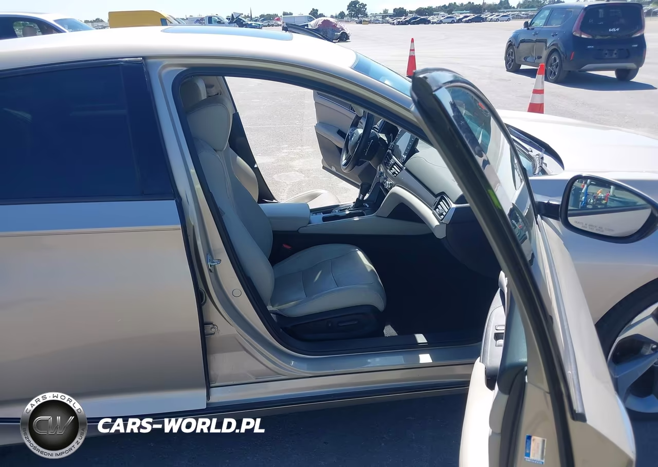 2018 Honda Accord Touring VIN:1HGCV1F97JA218024 - 5