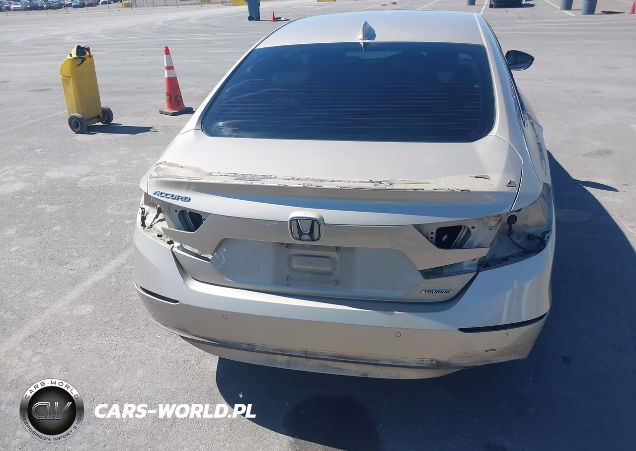 2018 Honda Accord Touring VIN:1HGCV1F97JA218024 - 6