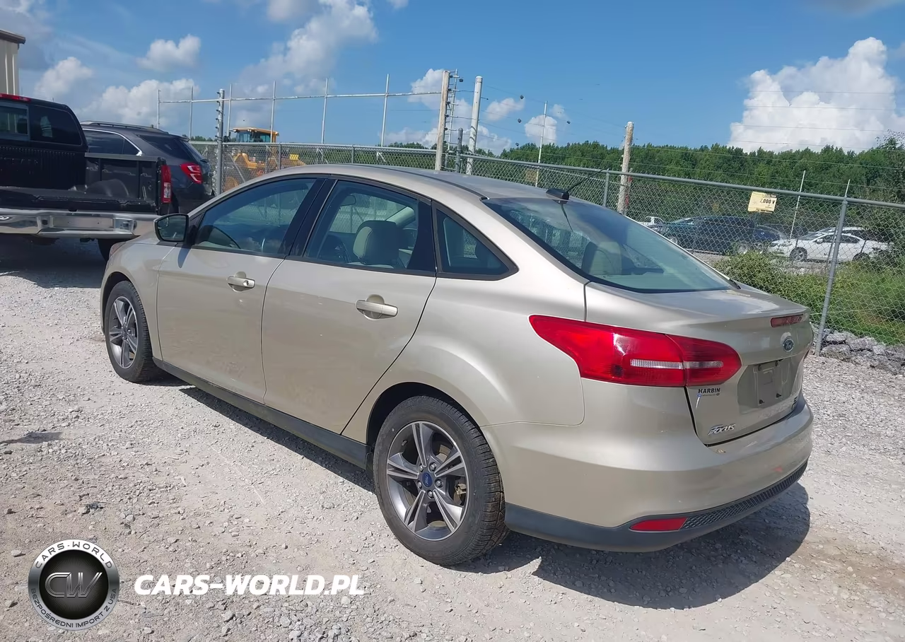 2018 Ford Focus Se VIN:1FADP3FE7JL284993 - 3