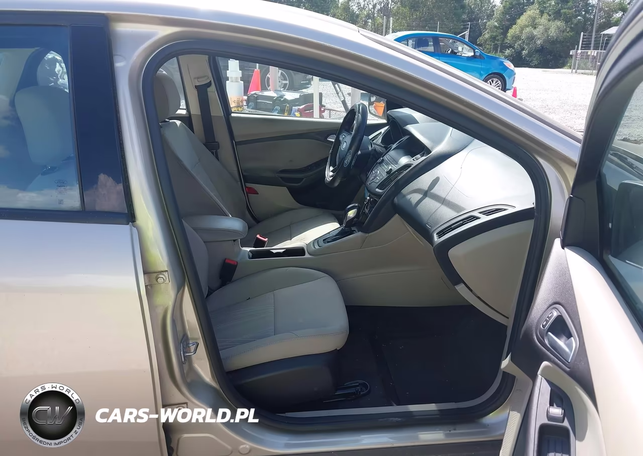 2018 Ford Focus Se VIN:1FADP3FE7JL284993 - 5
