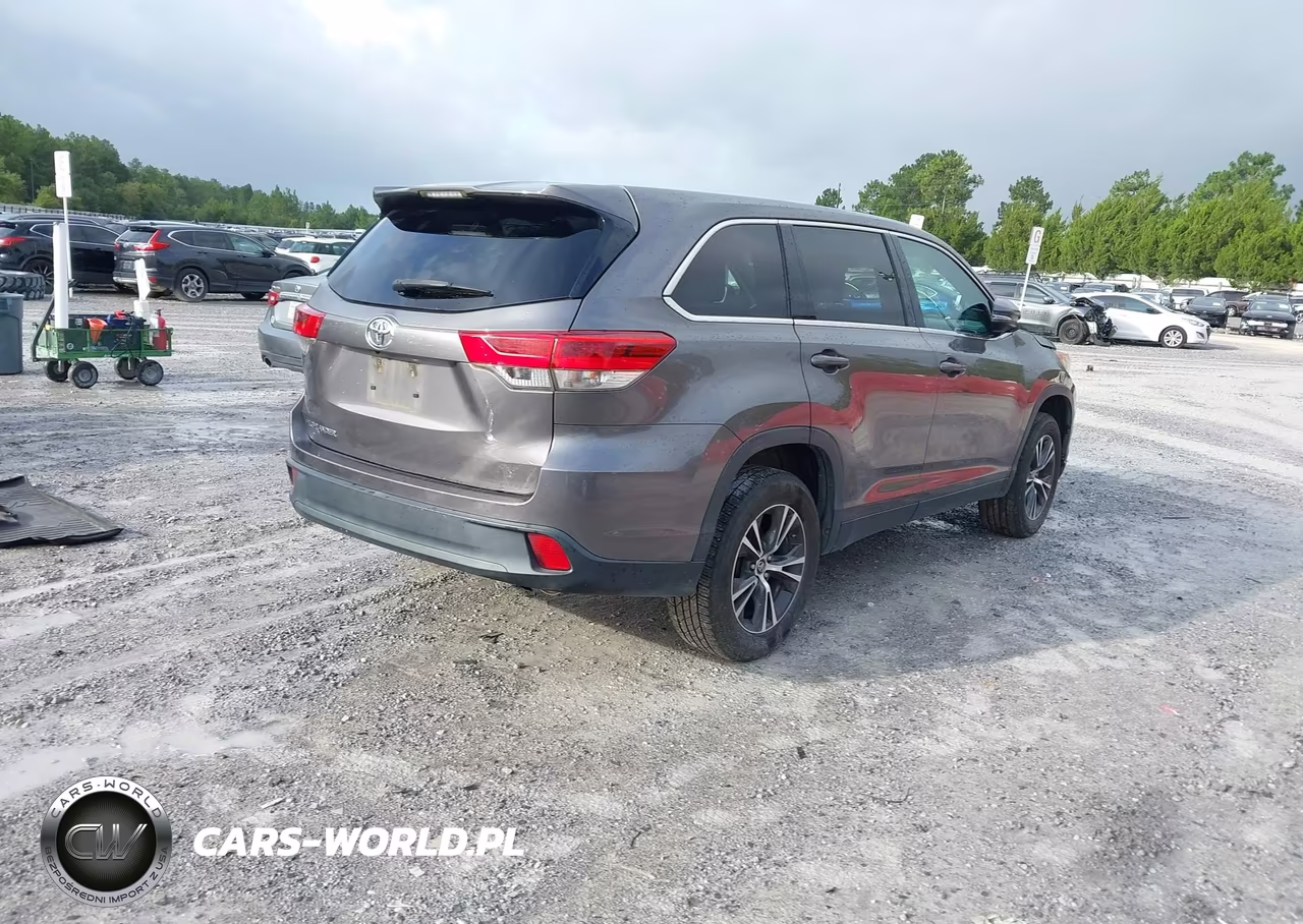2019 Toyota Highlander Le VIN:5TDZZRFH6KS341661 - 4