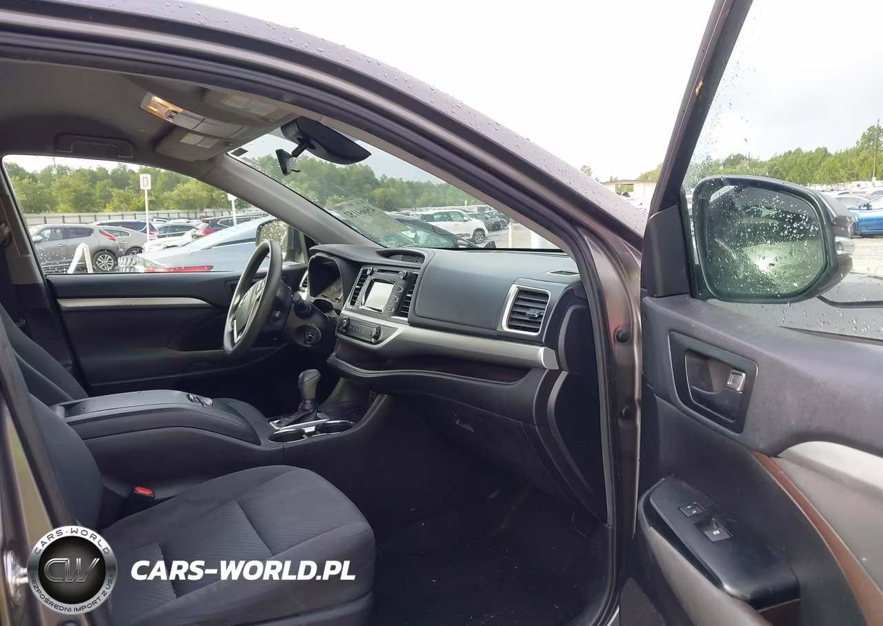 2019 Toyota Highlander Le VIN:5TDZZRFH6KS341661 - 5