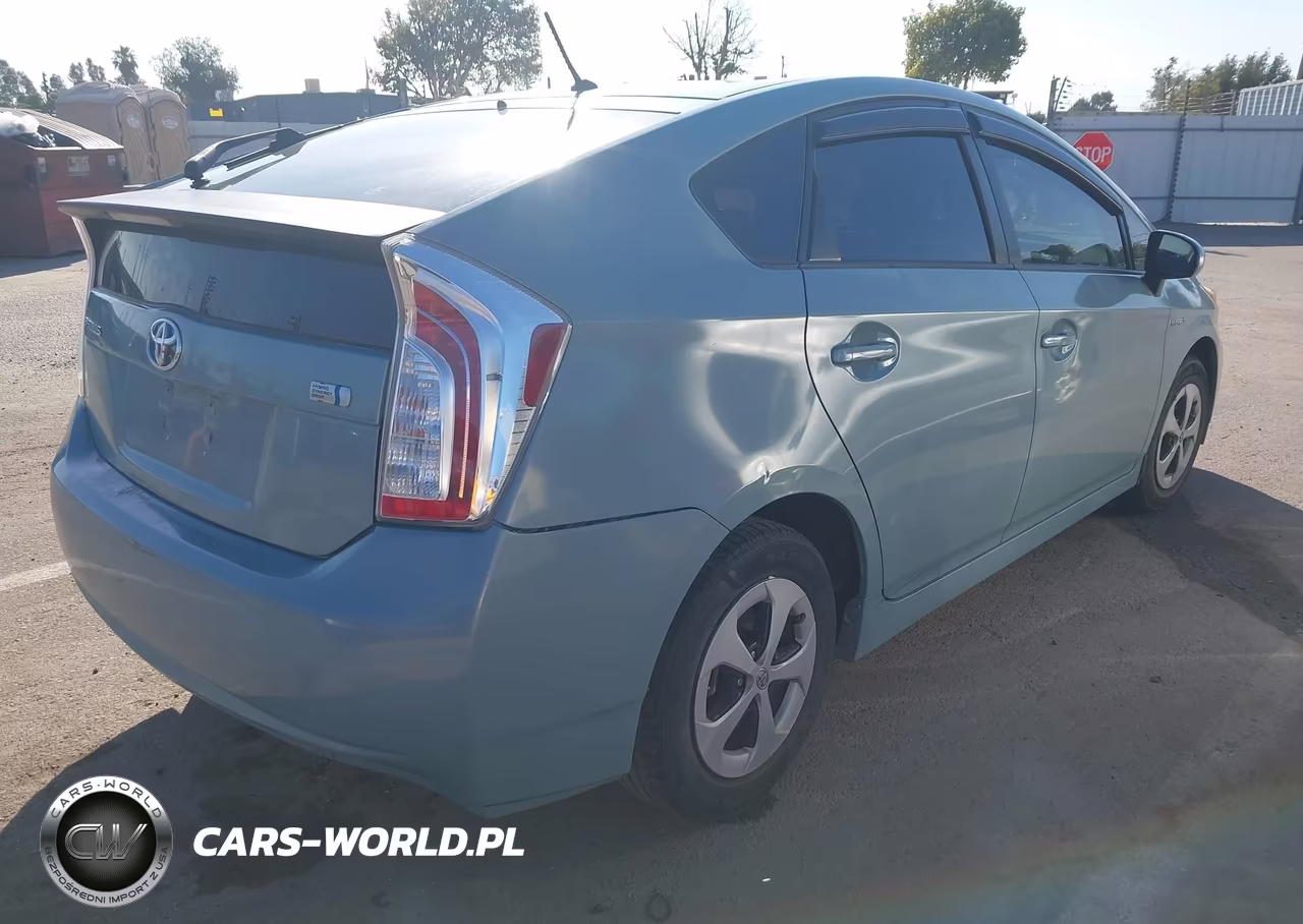 2013 Toyota Prius VIN:JTDKN3DU5D1723965 - 4