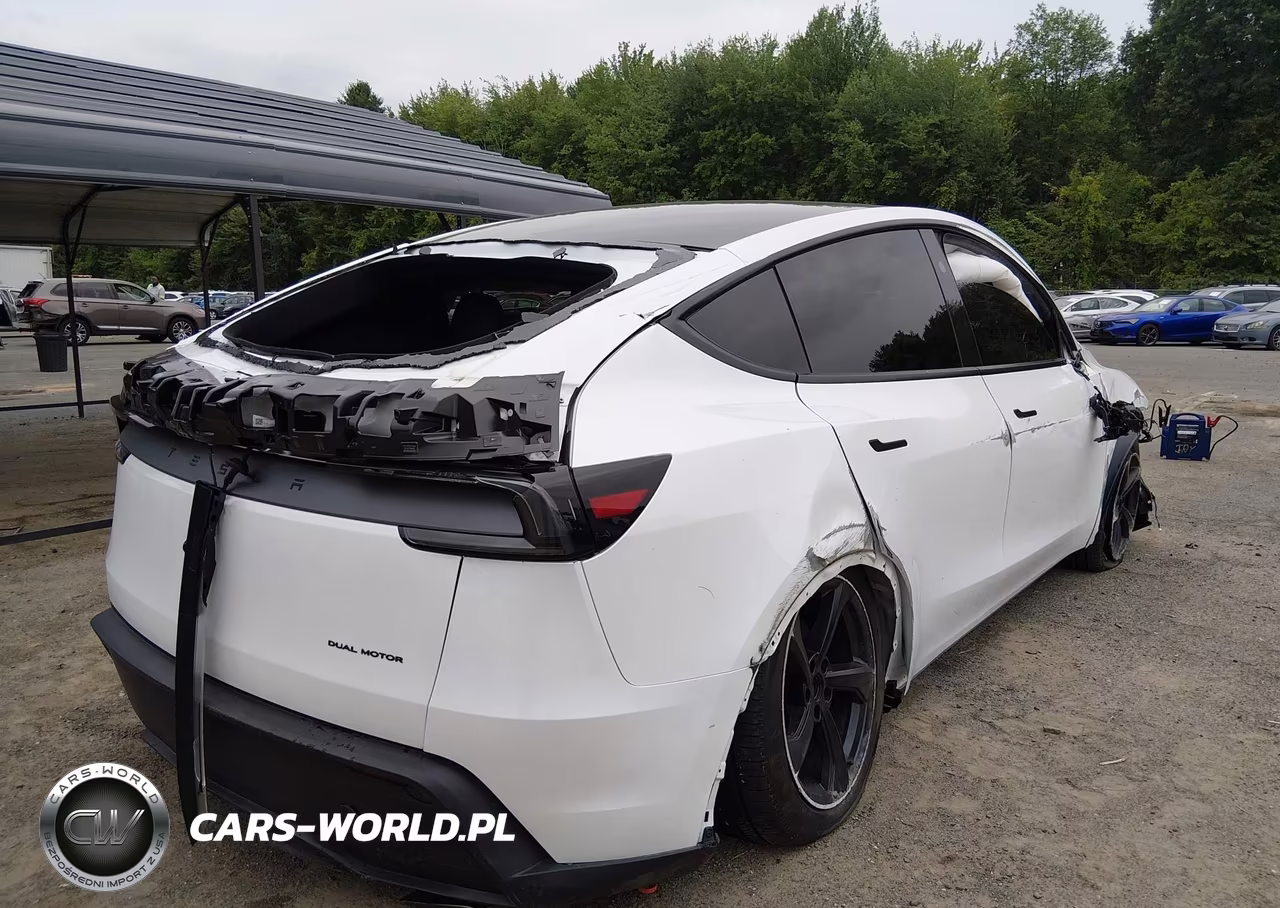 2026 Tesla Model Y All-Wheel Drive-Long Range Launch Series-Premium All-Wheel Drive VIN:7SAYGDEE6TA695326 - 4