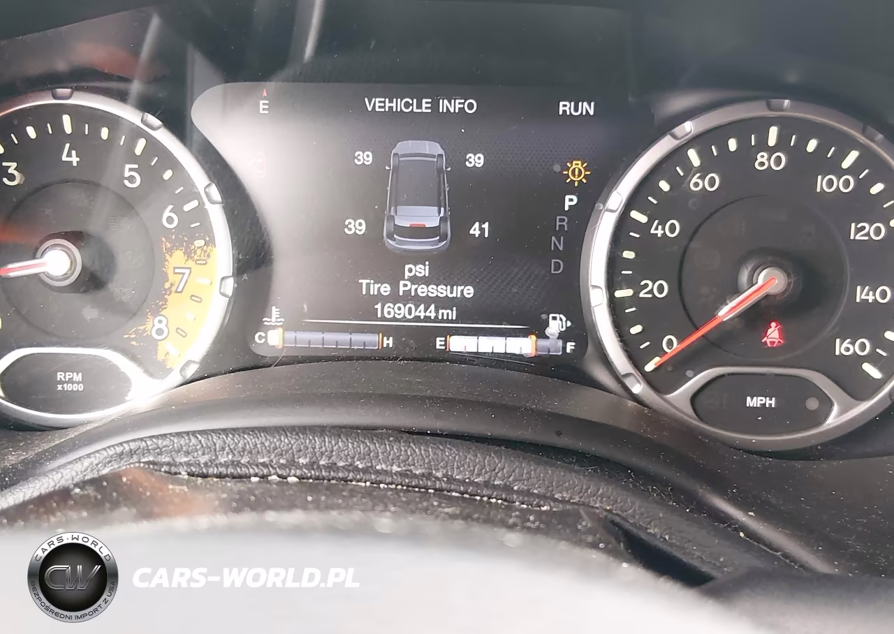 2017 Jeep Renegade Limited VIN:ZACCJADB3HPF32585 - 7