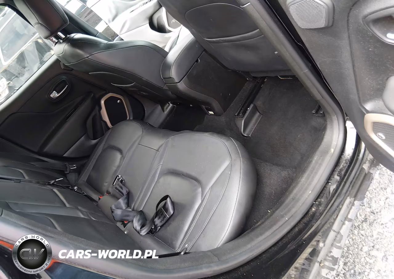 2017 Jeep Renegade Limited VIN:ZACCJADB3HPF32585 - 8
