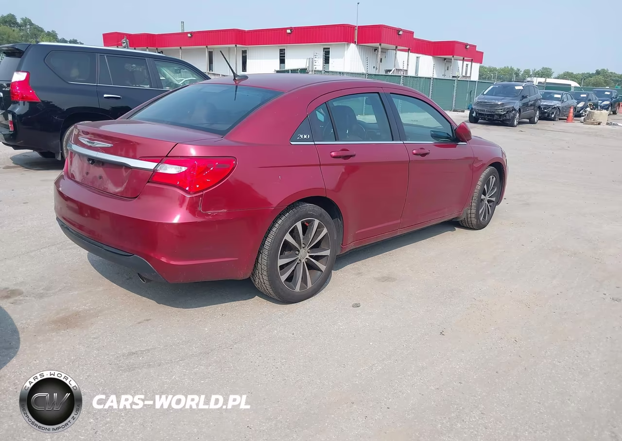 2014 Chrysler 200 Touring VIN:1C3CCBBGXEN118632 - 4