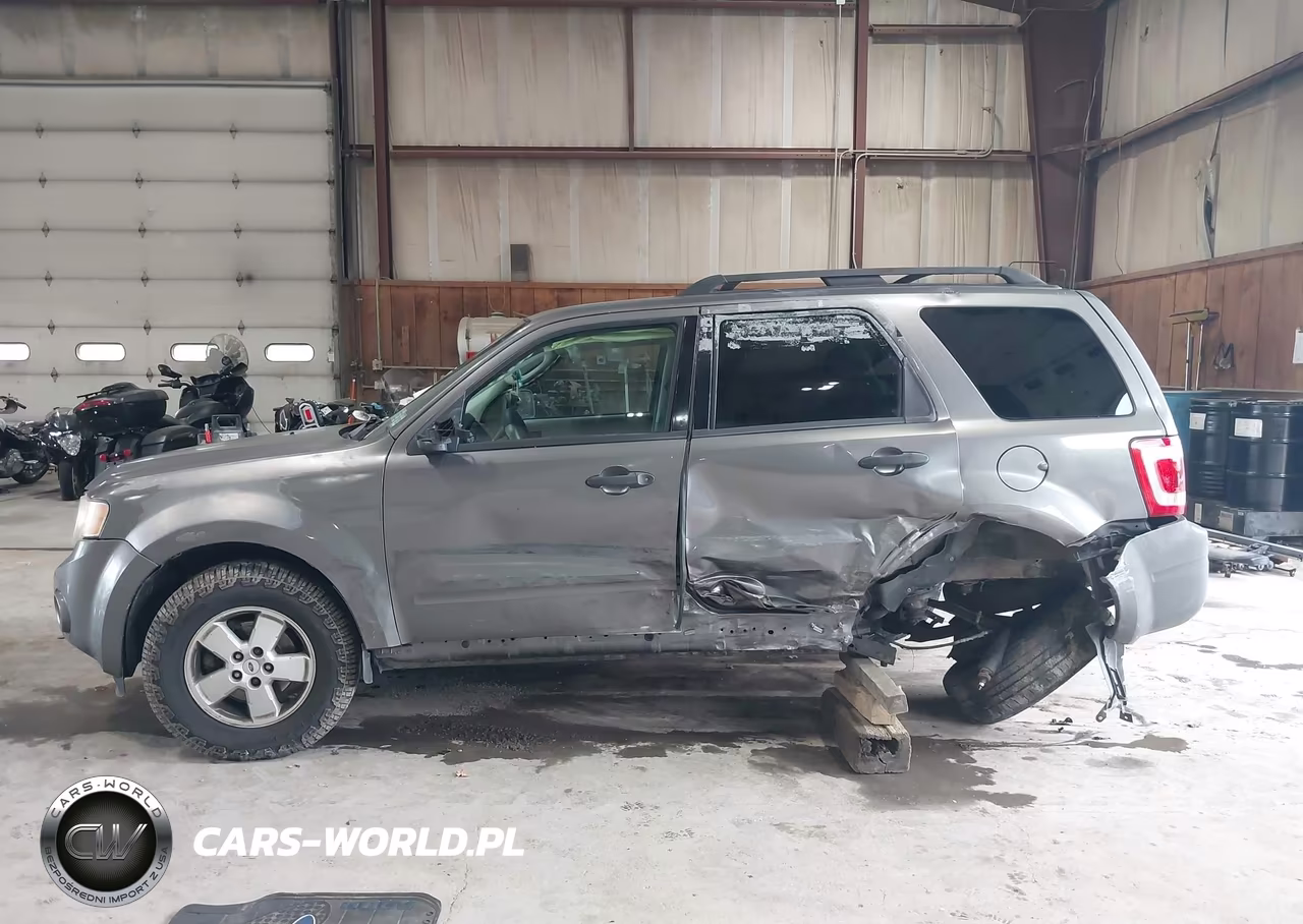 2010 Ford Escape Xls VIN:1FMCU0C72AKB18711 - 14