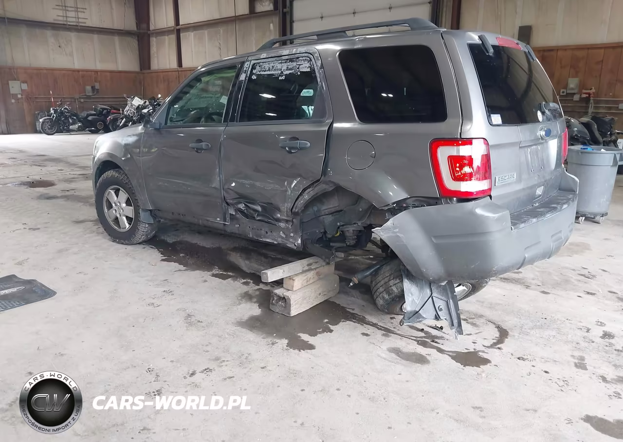 2010 Ford Escape Xls VIN:1FMCU0C72AKB18711 - 3