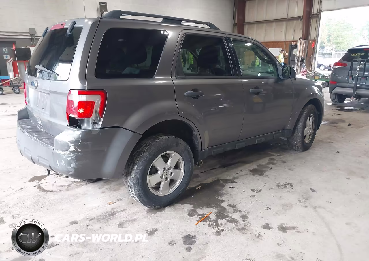2010 Ford Escape Xls VIN:1FMCU0C72AKB18711 - 4