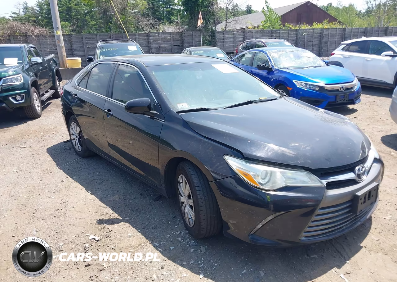 2016 Toyota Camry Le – zdjęcie 1 z 16
