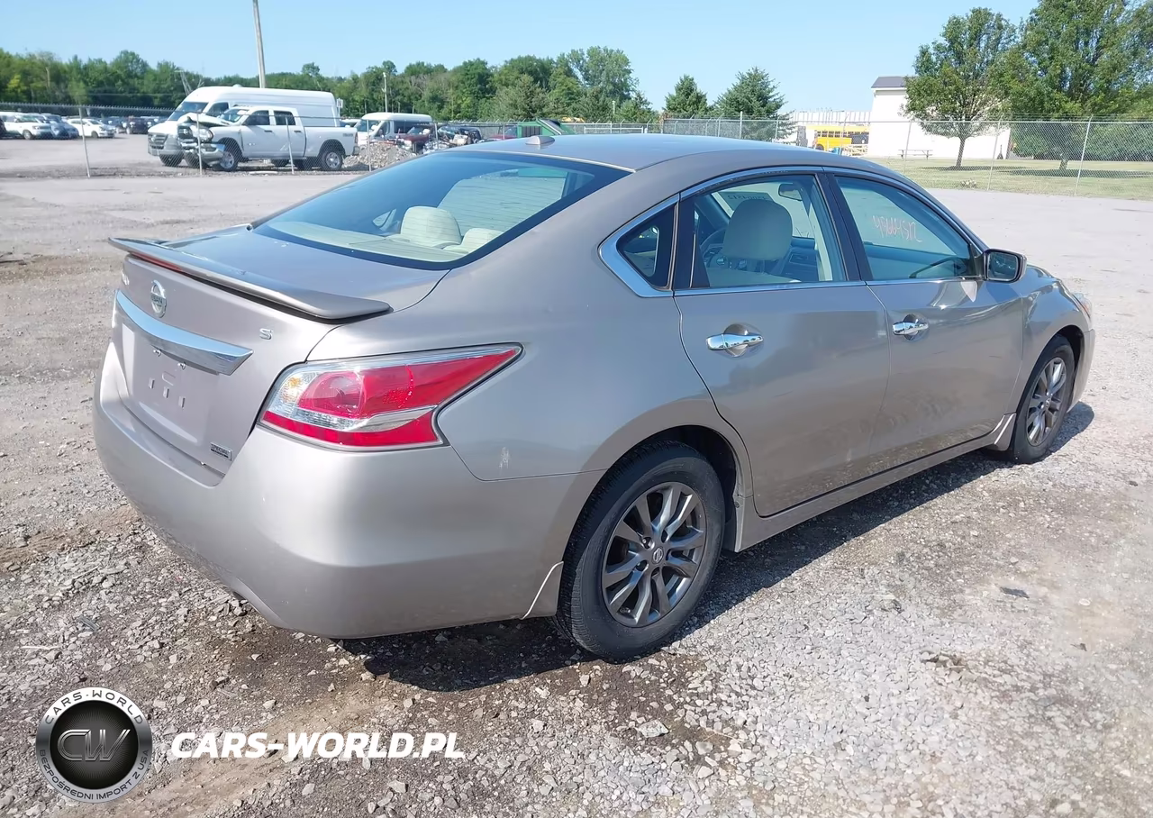2015 Nissan Altima 2.5 S VIN:1N4AL3AP1FN909312 - 4