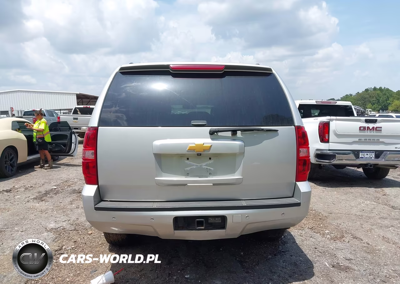 2014 Chevrolet Suburban Lt VIN:1GNSKJE74ER197103 - 16