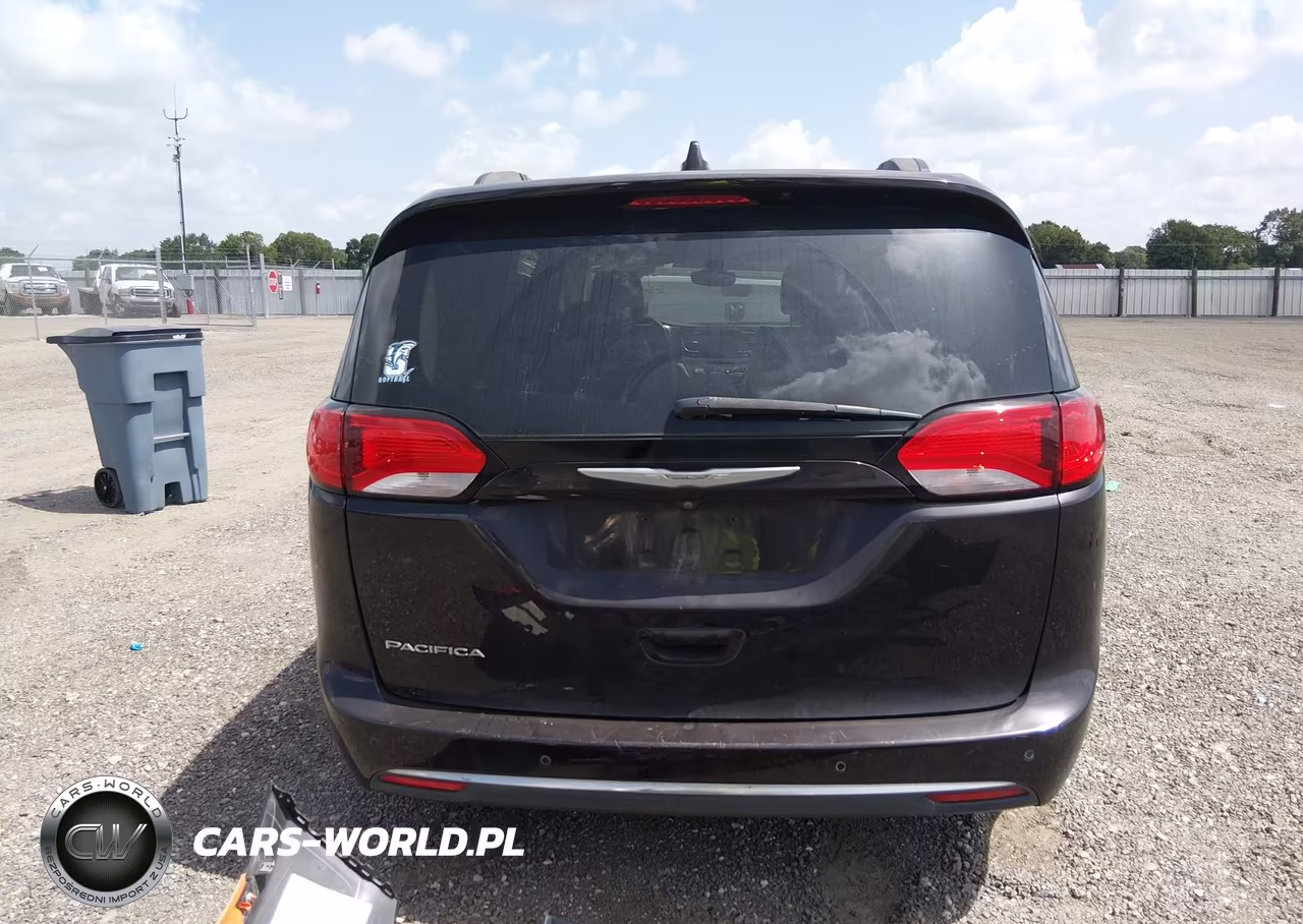 2017 Chrysler Pacifica Touring-L VIN:2C4RC1BG9HR587749 - 17