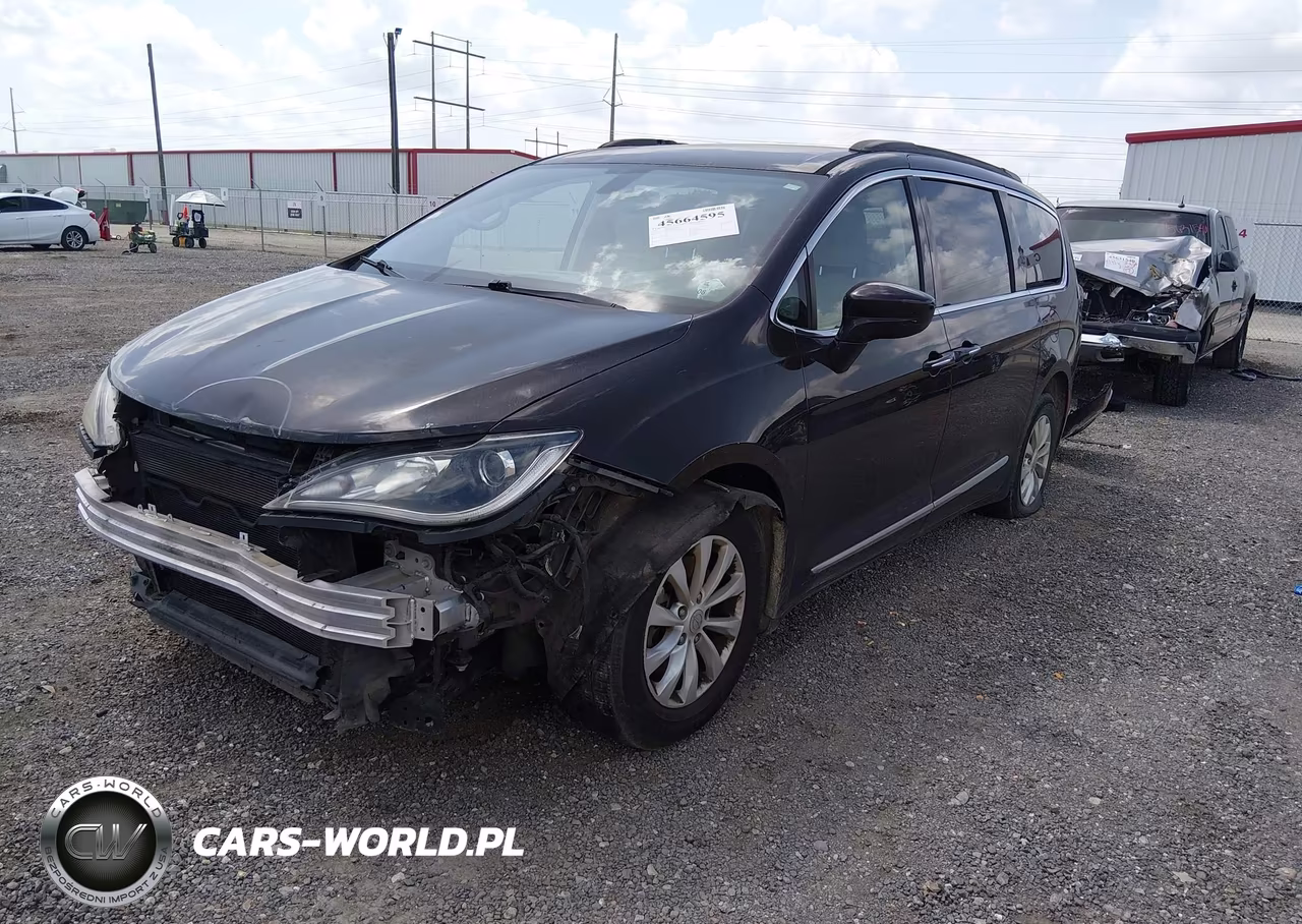 2017 Chrysler Pacifica Touring-L VIN:2C4RC1BG9HR587749 - 2