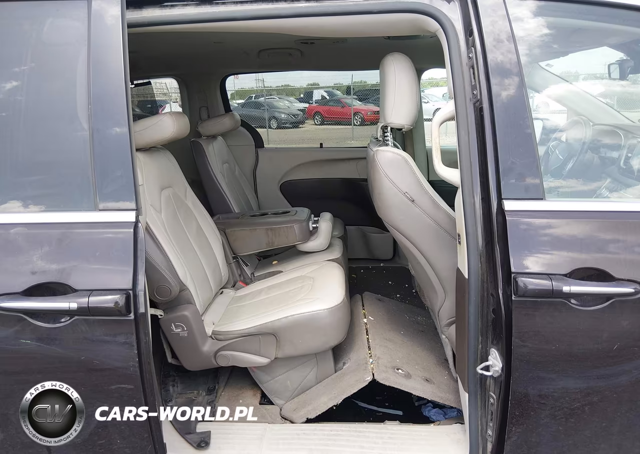 2017 Chrysler Pacifica Touring-L VIN:2C4RC1BG9HR587749 - 8